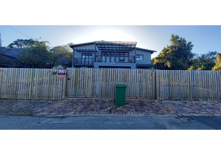 To Let 4 Bedroom Property for Rent in Westhill Western Cape